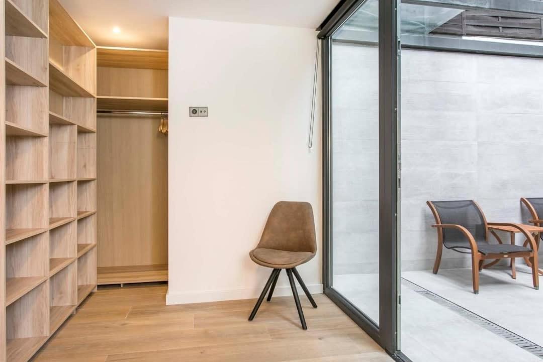 Amazing 3 Bedroom With Indoor Pool Apartment Barcelona